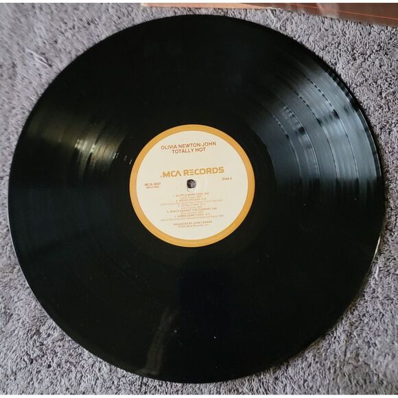 Olivia Newton John "Totally Hot" Vinyl LP Album MCA records 1978 - Picture 3 of 4